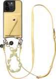 AVY Leren Hoesje geschikt voor Apple iPhone 15 Pro | Met Koord en Kaarthouder | Compatibel met MagSafe | Leather Case met Polsand & Crossbody Koord & Wallet | Pearl Leather Set | Croco Geel