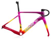Vélo de course RF035 - Cadre aérodynamique en carbone - Freins à disque - Largeur de pneu jusqu'à 700x32C - Boîtier de pédalier BSA, passage de câbles interne - Taille XS - Couleurs arc-en-ciel