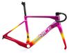 Vélo de course RF035 - Cadre aérodynamique en carbone - Freins à disque - Largeur de pneu jusqu'à 700x32C - Boîtier de pédalier BSA, passage de câbles interne - Taille XS - Couleurs arc-en-ciel