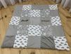 Kruipdeken, patchworkdeken, speeldeken, babydeken, mooi gestoffeerd met naam en datum geborduurd, ideaal als geschenk125 x 125 cm