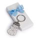 Sleutelhanger Bol Sleutelhanger van metaal, engel zittend, in witte doos, versierd met blauwe band