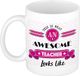 Bellatio Decorations Cadeau koffiemok voor een geweldige juf/meester - roze - keramiek - 300 ml