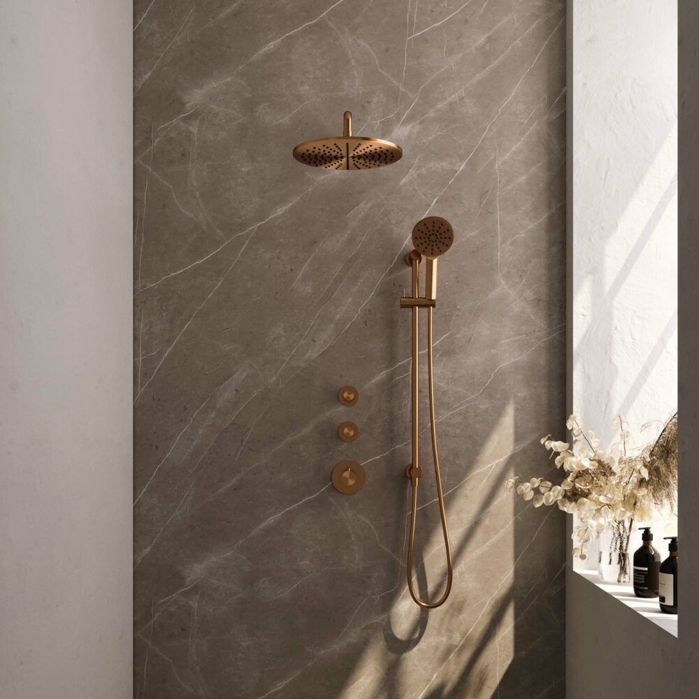 Brauer Copper Carving thermostatische inbouw regendoucheset 40cm gebogen wandarm met 30cm ronde hoofddouche 3 standen ronde handdouche 150cm gladde doucheslang met glijstang en handdouchehouder Koper geborsteld PVD 5-GK-118