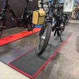 Bol Tapis de stationnement de vélo - Tapis de sol - Garder le sol propre - Imperméable et antidérapant - 2 Kilogrammes - Bordo/noir