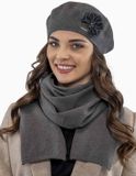 Vivisence Dames Baret En Sjaal Winterset - Wolmix Met Bloemenapplicatie Op De Baret En Decoratieve Steek Op De Sjaal Voor Een Verzorgde Uitstraling - Zacht En Warm Voor Comfort Tijdens Koude Winterdagen En Geschikt Voor Diverse Stylings - Donkergrijs