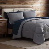 Coleman Queen Dekbedset omkeerbaar bed-in-a-tas - dubbelzijdige kleuropties, dekbed voor alle seizoenen + shams + lakens - perfect voor thuis, hut of kamp, marineblauw/grijs