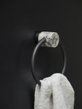 Aquanova Nero Handdoekring Alba (wit)