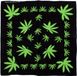 Merkloos Bandana zakdoek met wietblaadjes print - polyester - 55 x 55 cm - Carnaval verkleed artikel - Rasta - Hippie