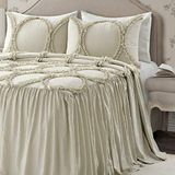Lush Decor Riviera Ruche Rok Bedsprei Neutraal Vintage Chic Boerderij Stijl Lichtgewicht 3 Stuk Set Koning, Polyester