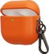 kwmobile Kunstleren hoes voor Apple Airpods 4 – Slim cover met karabijnhaak – Opbergtasje voor oordopjes – Etui in oranje