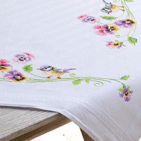 Vervaco Tafelkleed kit Pimpelmees met viooltjes - Borduren - 80x80cm - Wit