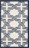 Safavieh Geometrisch Geweven Vloerkleed voor Binnen- en Buitengebruik, Amherst Collectie, AMT413, in Ivoor & Navy, 76 X 122 cm
