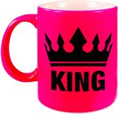 Bellatio Decorations King koffiemok - cadeau beker - roze - voor een koning - 300 ml - keramiek