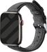 Strap-it Alcantara bandje geschikt voor Apple Watch (Series 12/11/10), (SE 3/2/1), (Series 9/8/7/6/5/4) - 38/40/41/42mm - bandje gemaakt van kunstleer - Smartwatchbandje met gespsluiting (zwart)