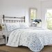 Laura Ashley Home - Tweeling Dekbedovertrekset, Omkeerbaar Katoenen Beddengoed met Bijpassende Schaduw, Voorgewassen Home Decor voor Extra Zachtheid (Flora Blauw, Tweeling)