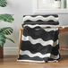 Sassy B Waves Omkeerbaar, 200 x 240 cm, extra grote deken, zwart/wit
