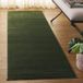 Safavieh Hedendaags tapijt voor woonkamer, eetkamer, slaapkamer - Revive Collection, korte pool, groen, 62 x 240 cm