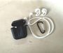 CHPN - Étui en silicone adapté aux AirPods - Adapté aux AirPods 1 et 2 - Set de 3 pièces - Étui en silicone / dragonne et embouts pour AirPods - Noir