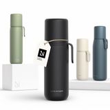 LARS NYSØM Roestvrijstalen Thermosfles - Dubbelwandige Geïsoleerde Drinkfles met Beker en Draagriem, Lekvrije Metalen Fles voor Reizen, Kantoor & Buitenactiviteiten (Carbon Black)