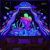 Unyqoos® UV-actieve wandtapijt – kleurrijk UFO- en skeletmotief