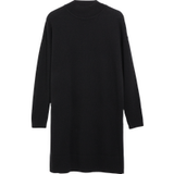 COMMA Robe en maille avec col montant et détails côtelés femme
