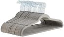 Amazon Basics Kleerhangers van fluweel voor pakken, grijs, smal, antislip, pak van 50