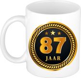 Bellatio Decorations 87 jaar thema koffiemok Medaille - jubileum - verjaardag - zwart met goud - Cadeau beker - 300 ml - keramiek - leeftijden