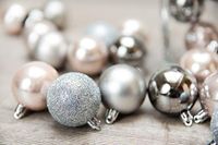 HEITMANN DECO Set van 30 kerstballen assortiment, kerstversiering, zilver/roze/grijs, om op te hangen, assortiment kunststof ballen