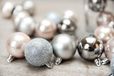 HEITMANN DECO Set van 30 kerstballen assortiment, kerstversiering, zilver/roze/grijs, om op te hangen, assortiment kunststof ballen