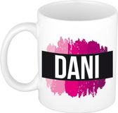 Bellatio Decorations Dani naam cadeau koffie mok - beker - met roze verfstrepen - Cadeau collega - moederdag - verjaardag - juf - coach - 300 ml - wit
