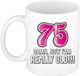 Bellatio Decorations Verjaardag cadeau mok 75 jaar - nu ben ik echt oud! - roze - 300 ml - keramiek