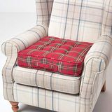 HOMESCAPES extra hoog zitkussen orthopedisch met zitverhoger sta-op hulp ca. 50 x 50 x 10 cm, hoes gemaakt van katoenfluweel, vulling 100% polyester, ruitpatroon Edward Tartan rood groen geruit