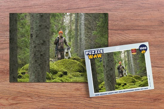 MuchoWow Puzzel Een vrouw loopt met een jachthond door het bos - Legpuzzel - Puzzel 1000 stukjes volwassenen