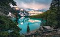 Komar Fotobehang - Magic Moraine Morning 450x280cm - Vliesbehang