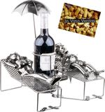 Brubaker Wijnfleshouder Geliefden op Vakantie - Metalen Sculptuur Fleshouder Liggend Paar Onder Parasol - Zilveren Metalen Beeldje Fleshouder Wijncadeau voor Vakantiegangers met Wenskaart