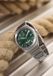 Timex Q Timex Continental GMT Quartz Analoog Horloge Zilverkleurig en Groen Kast Gemaakt van 100% Roestvrij Staal en een Armband van 100% Roestvrij Staal 39 TW2Y24800AJ
