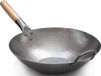 Wok plat martelé à la main en acier carbone Pow - Poignée en bois et acier - Fond plat de 35,5 cm