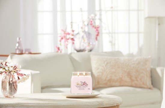 Yankee Candle Pink Cherry & Vanilla Signature Medium Jar - Geurkaars - Roze