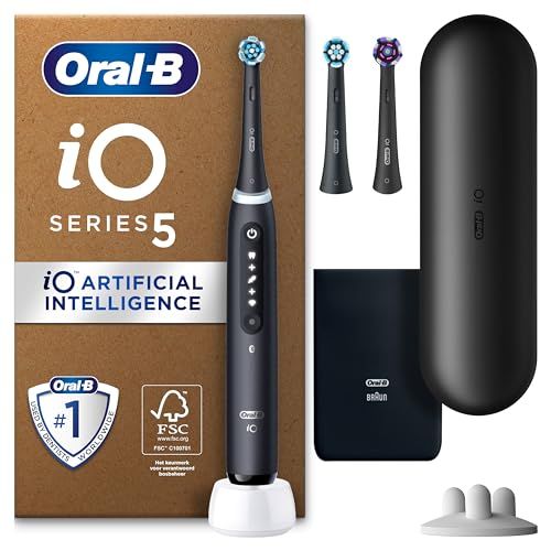 Oral-B iO 5 Zwarte Elektrische Tandenborstel, 3 Opzetborstels, 1 Reisetui, 1 Etui voor de oplader, Opzetborstel houder