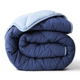 ViscoSoft All Seasons Twin/Twin XL donzen alternatieve omkeerbare dekbed - perfect voor slaapzaal beddengoed - ademend premium twin extra lang zachte microvezel lichtblauw/marineblauw