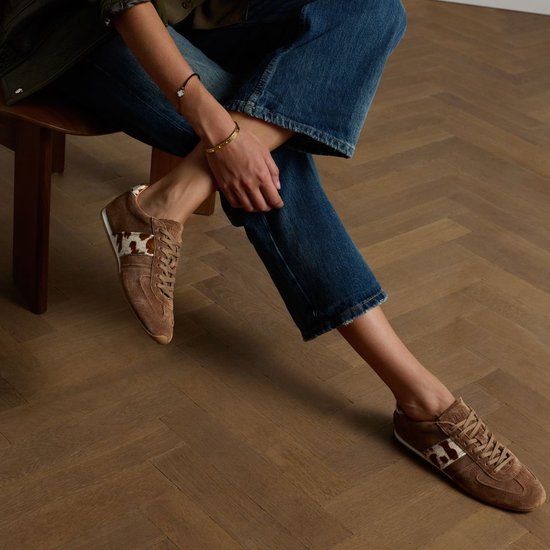 Manfield - Dames - Bruine suède sneakers met cow print vacht - Maat 42