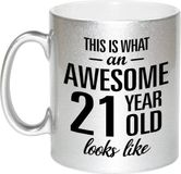 Bellatio Decorations Shoppartners Bv This is what an awesome 21 year old looks like cadeau zilveren mok / beker - 330 ml - verjaardag - kado koffiemok / theebeker
