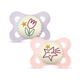 MAM Originele fopspeen voor baby's, 2-6 maanden, mat roze, nacht, 2 stuks | Lichtgevend in het donker met een symmetrische, platte en flexibele speen van Skin Soft Silicone, met zelfsteriliserende doos