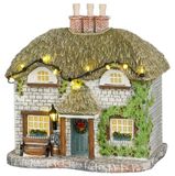 Luville 2026 Luville English Cottage Bruin/Groen/Wit/Rood Hars/Kunststof 18.50 cm