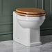 Hudson Reed Richmond Cuvette WC réto à poser avec abattant – Charnières noires