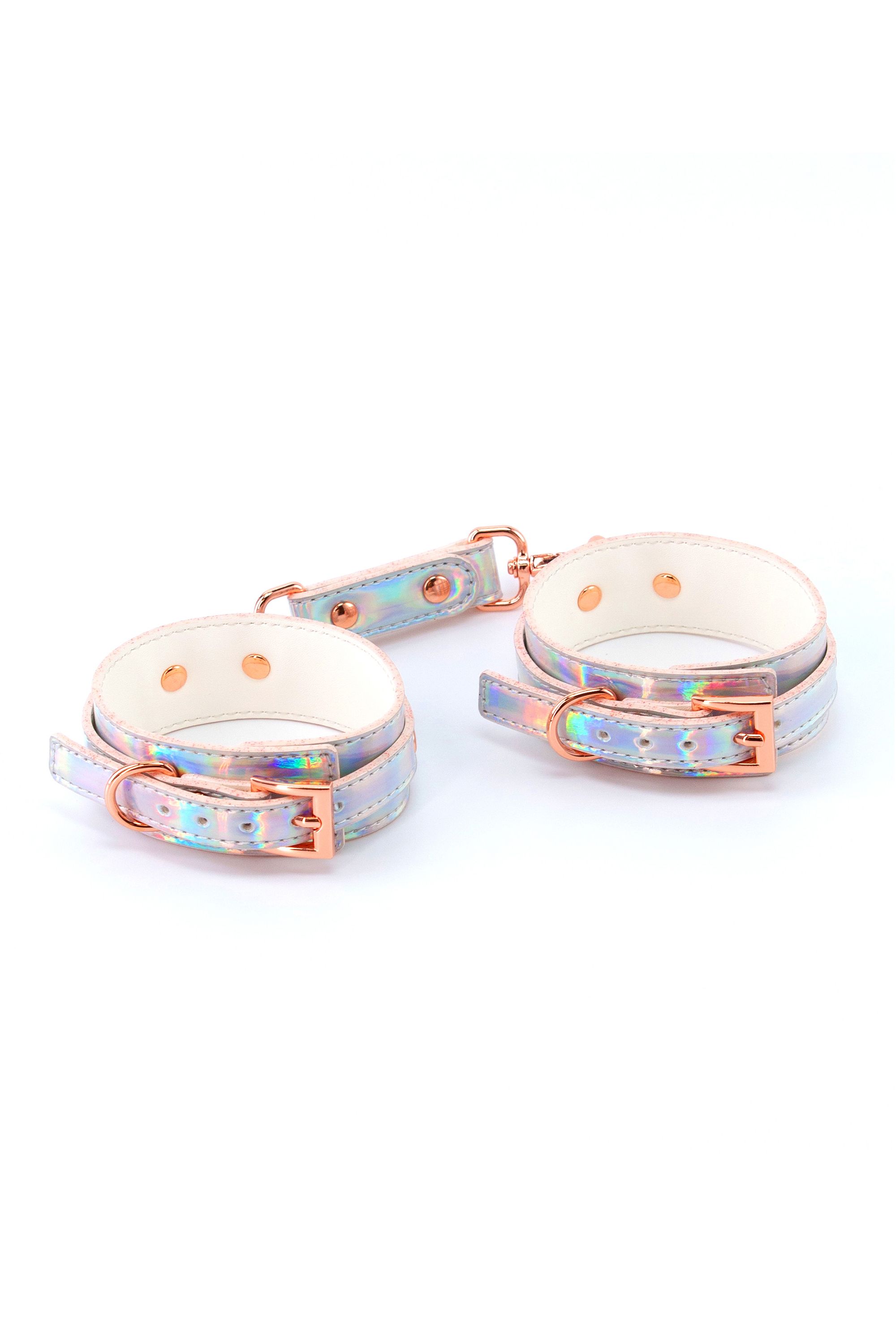 Cosmo Holographic Handcuffs