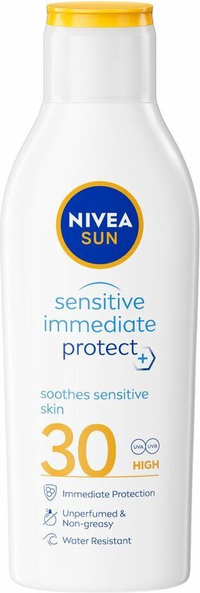 NIVEA SUN Sensitive Immediate Protect Zonnemelk - Gevoelige huid - SPF 30 - Zonnebrand - Met alo&#235; vera en jojobaolie - Zonbescherming - 200 ml