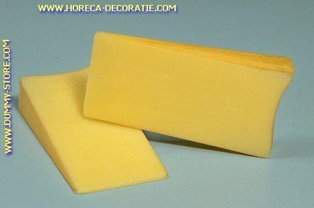 Horeca-decoratie.com Kaas wigstuk 2 stukken - 160 x 75 mm - Kaasdummy