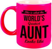 Bellatio Decorations Shoppartners Bv This is what the worlds greatest aunt looks like cadeau koffiemok / theebeker - neon roze - 330 ml - verjaardag / bedankje