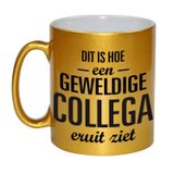 Bellatio Decorations Dit is hoe een geweldige collega eruitziet cadeau koffiemok / theebeker - goudkleurig - 330 ml - verjaardag / bedankje - cadeau werknemer / collega